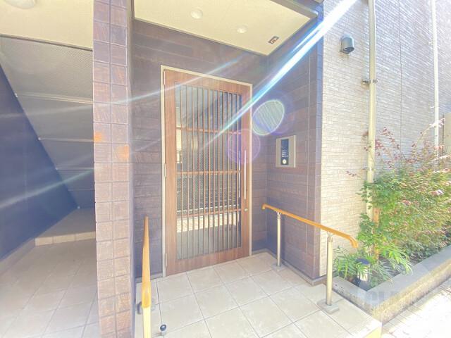 25/30 エントランス