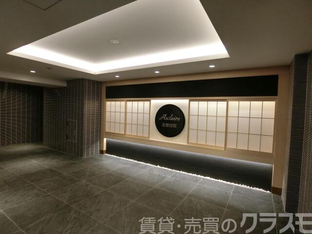 27/30 エントランス