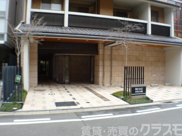 30/30 エントランス