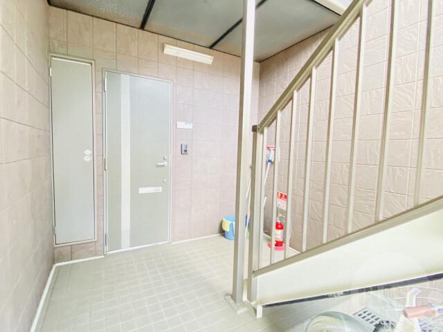 21/30 エントランス