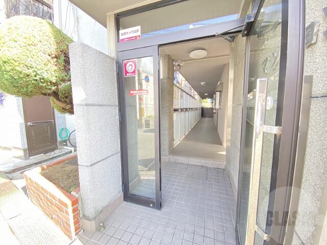 21/30 エントランス