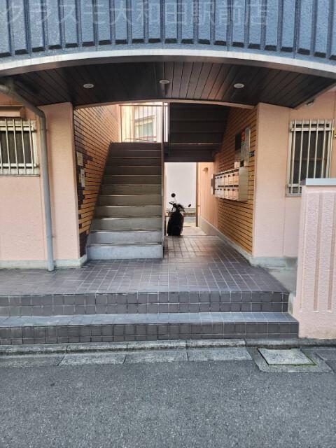 24/28 エントランス