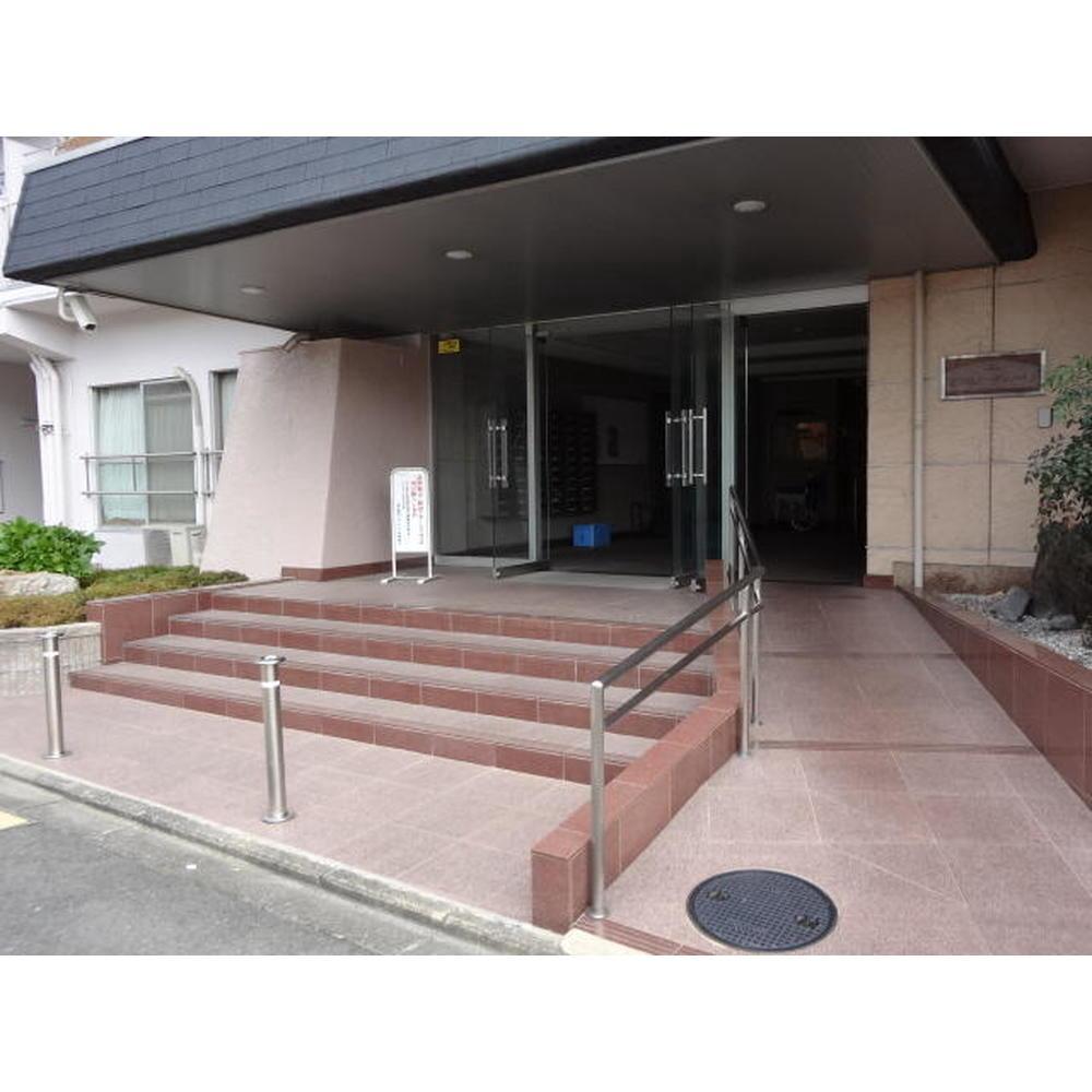 28/30 エントランス