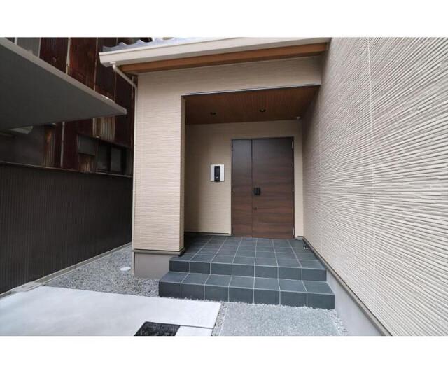 24/30 エントランス