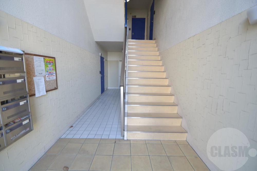 23/30 エントランス