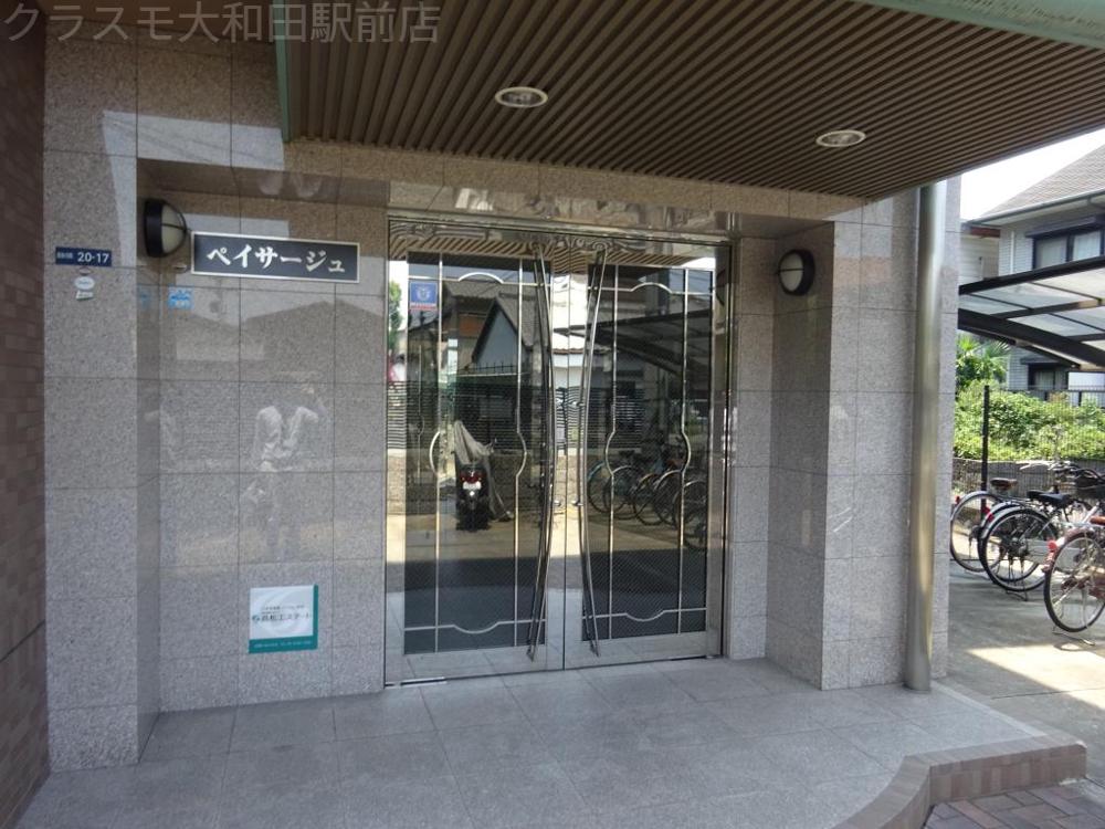 23/28 エントランス