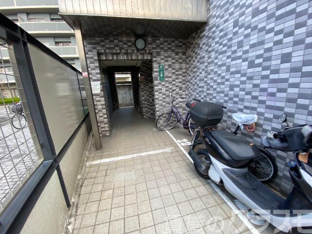 19/25 エントランス