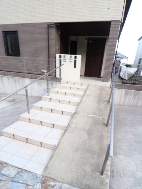 18/26 エントランス