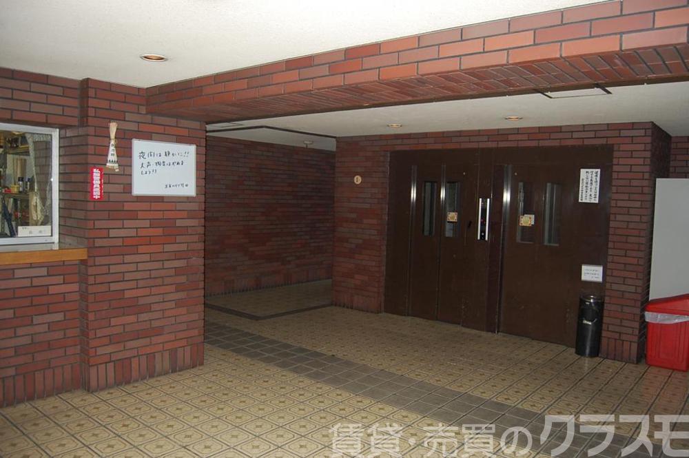 30/30 エントランス