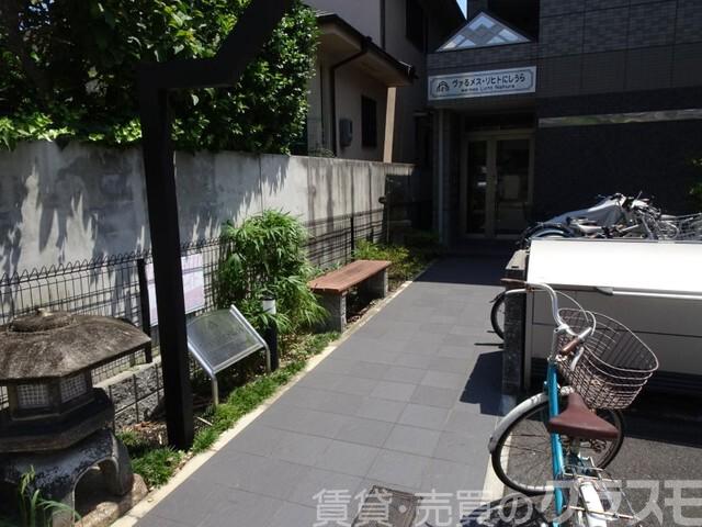 28/30 エントランス