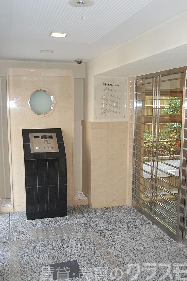 30/30 エントランス