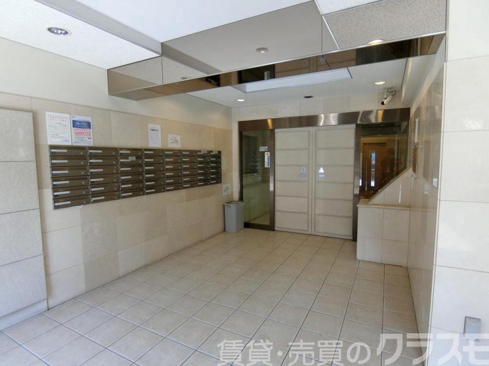 28/30 エントランス