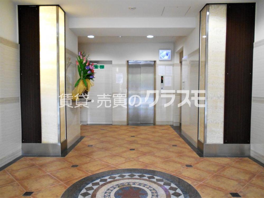 18/26 エントランス