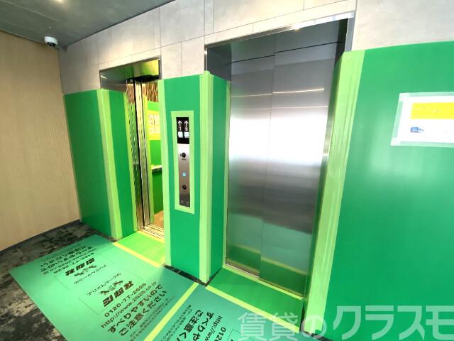 28/30 エントランス