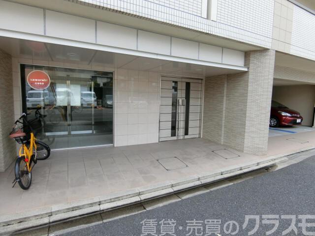 27/30 エントランス