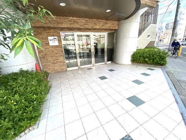 19/23 エントランス