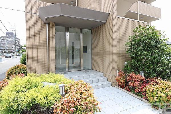 28/30 エントランス