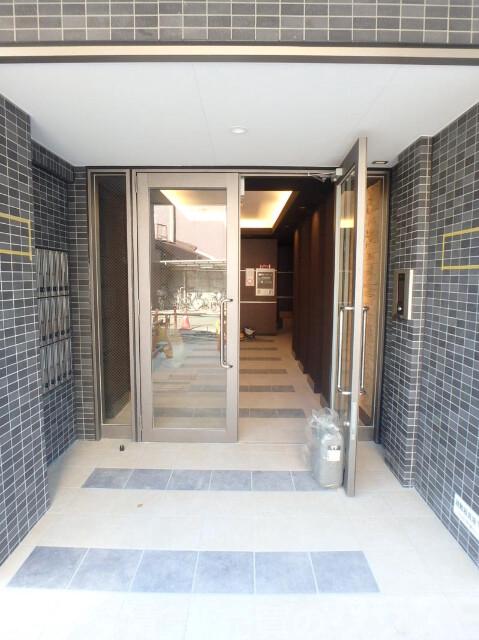 18/29 エントランス