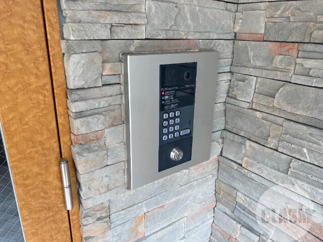 18/23 エントランス