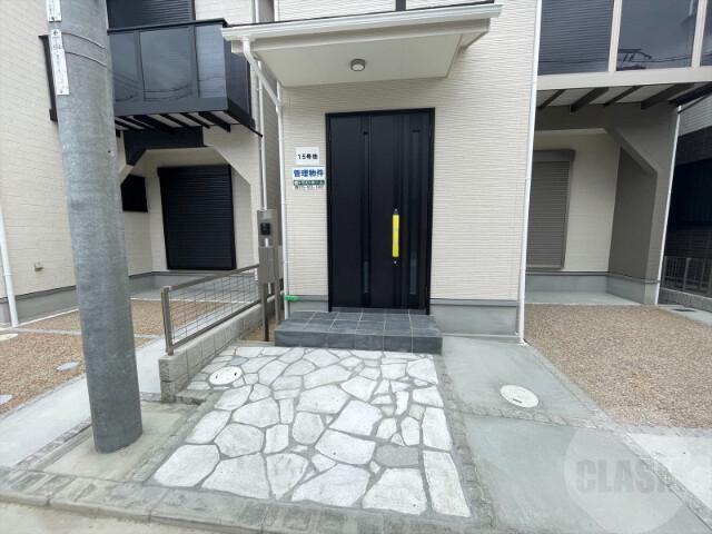 21/30 エントランス