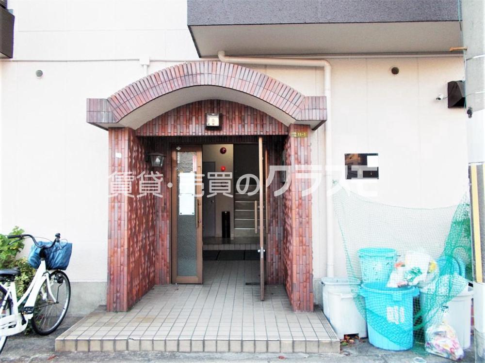 18/29 エントランス