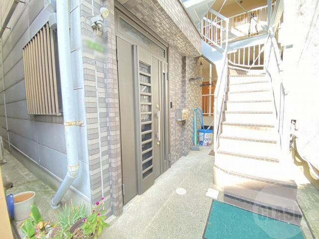 18/26 エントランス