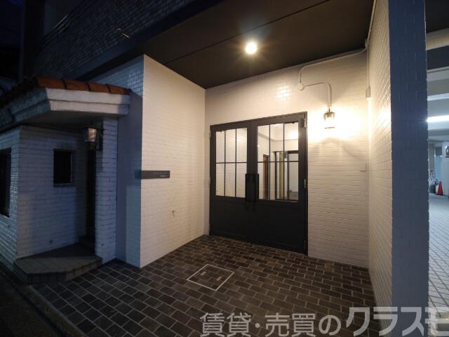 27/30 エントランス