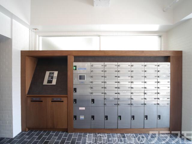 28/30 エントランス