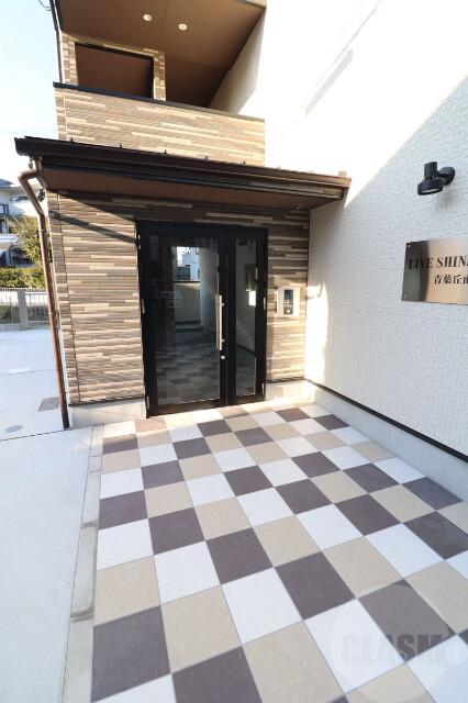 22/30 エントランス