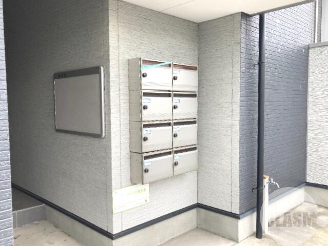 18/23 エントランス