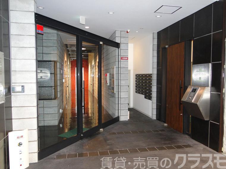 28/30 エントランス