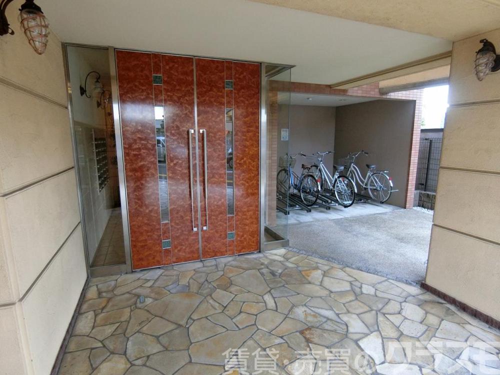 28/30 エントランス