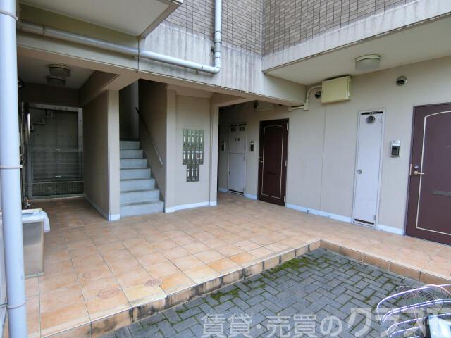 28/30 エントランス