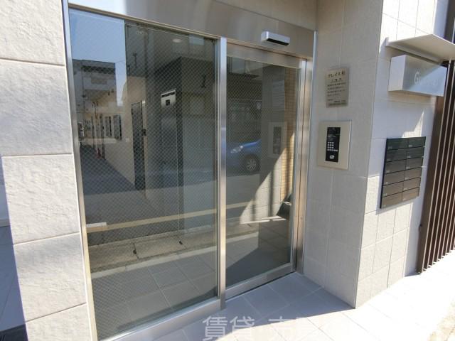 28/30 エントランス