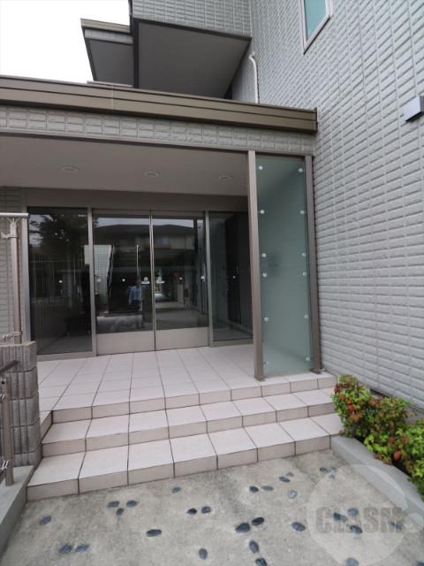 23/30 エントランス