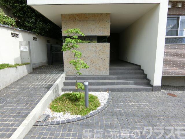 23/30 エントランス