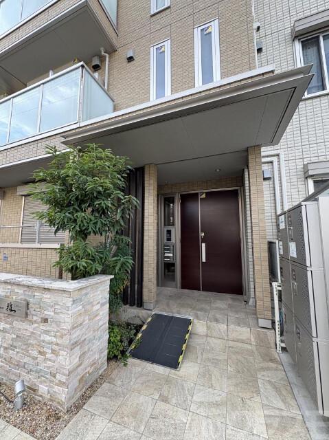 20/30 エントランス