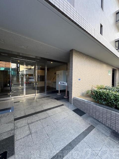 27/30 エントランス