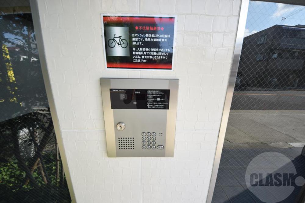 18/26 エントランス