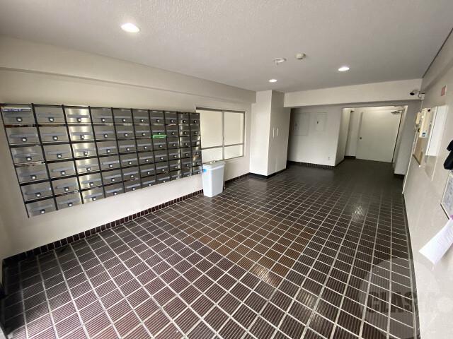 21/30 エントランス