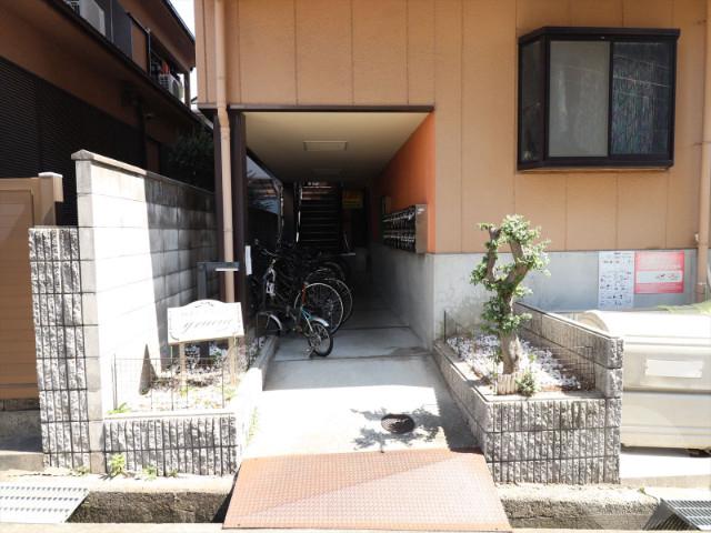 22/30 エントランス