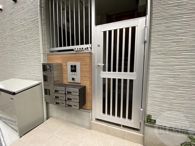 18/25 エントランス