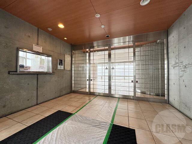 16/18 エントランス