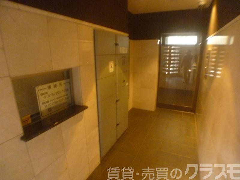 27/30 エントランス