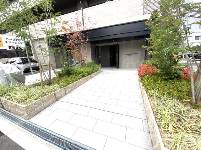 26/30 エントランス