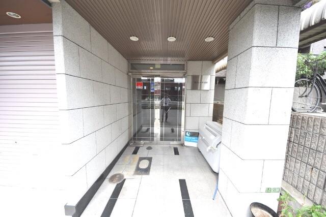 18/27 エントランス