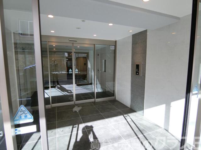 28/30 エントランス