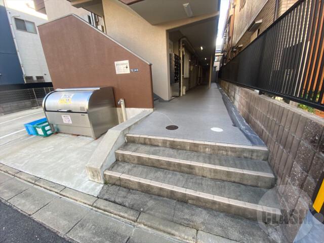 22/30 エントランス