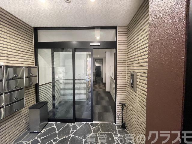 27/30 エントランス