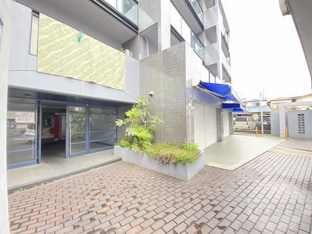 24/30 エントランス